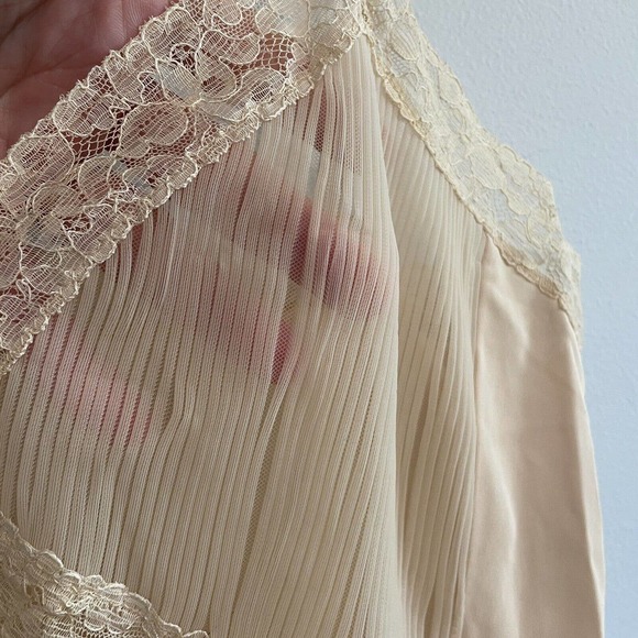 SOLD Vintage Stephanie Lingerie Slip Size 32 Taupe Beige Lace Nylon Ruffles D… - Picture 3 of 8